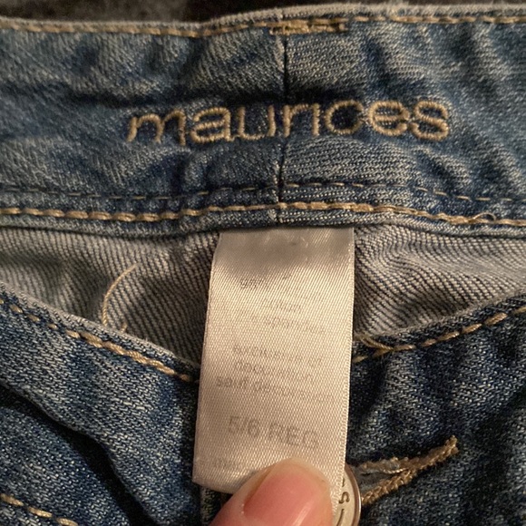 Women jeans size 5/6 Maurices great shape boot cut! - Picture 2 of 3